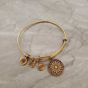 ✨ Alex and Ani Gold New Beginnings Expandable Charm Bracelet ✨